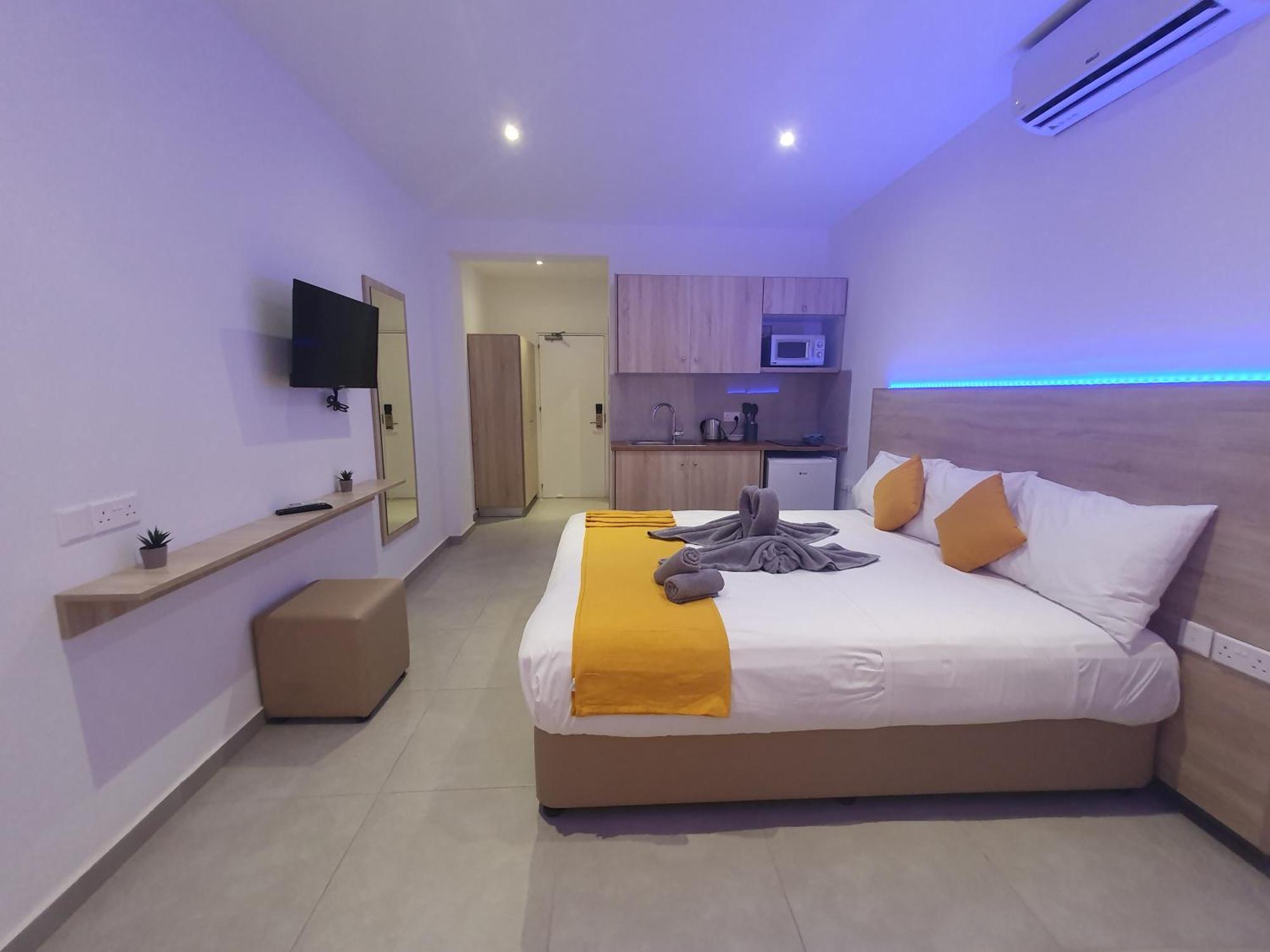Sun Plaza Suites - Adults Only Ayia Napa Bagian luar foto