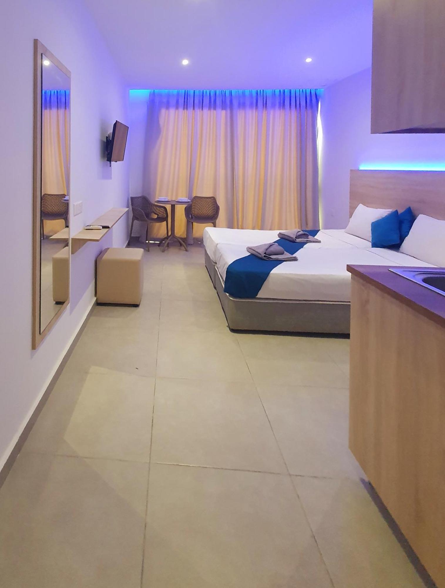 Sun Plaza Suites - Adults Only Ayia Napa Bagian luar foto