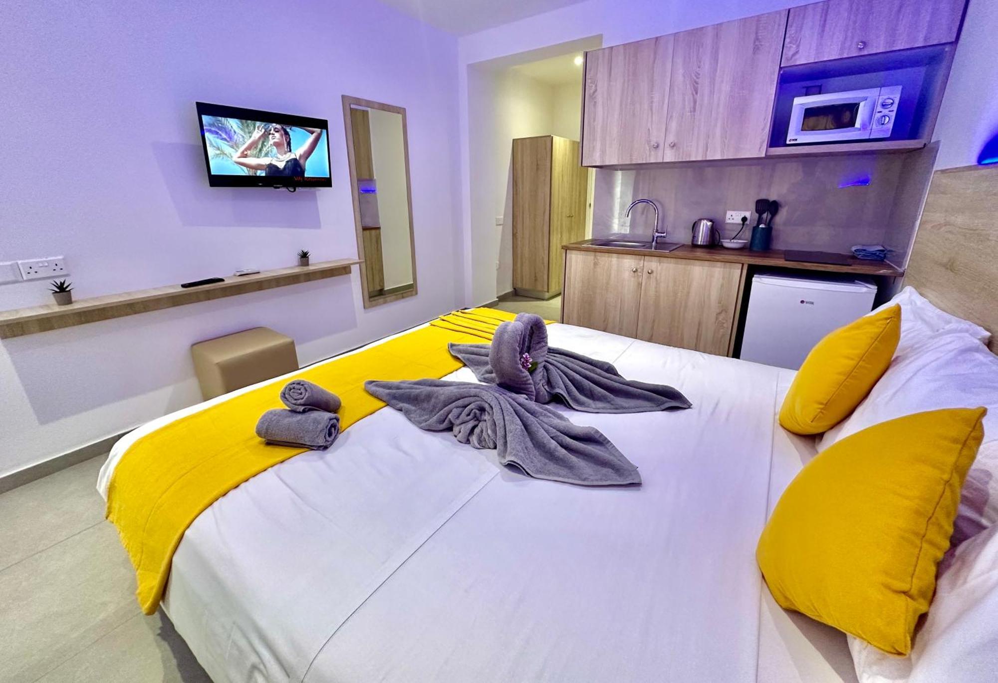 Sun Plaza Suites - Adults Only Ayia Napa Bagian luar foto