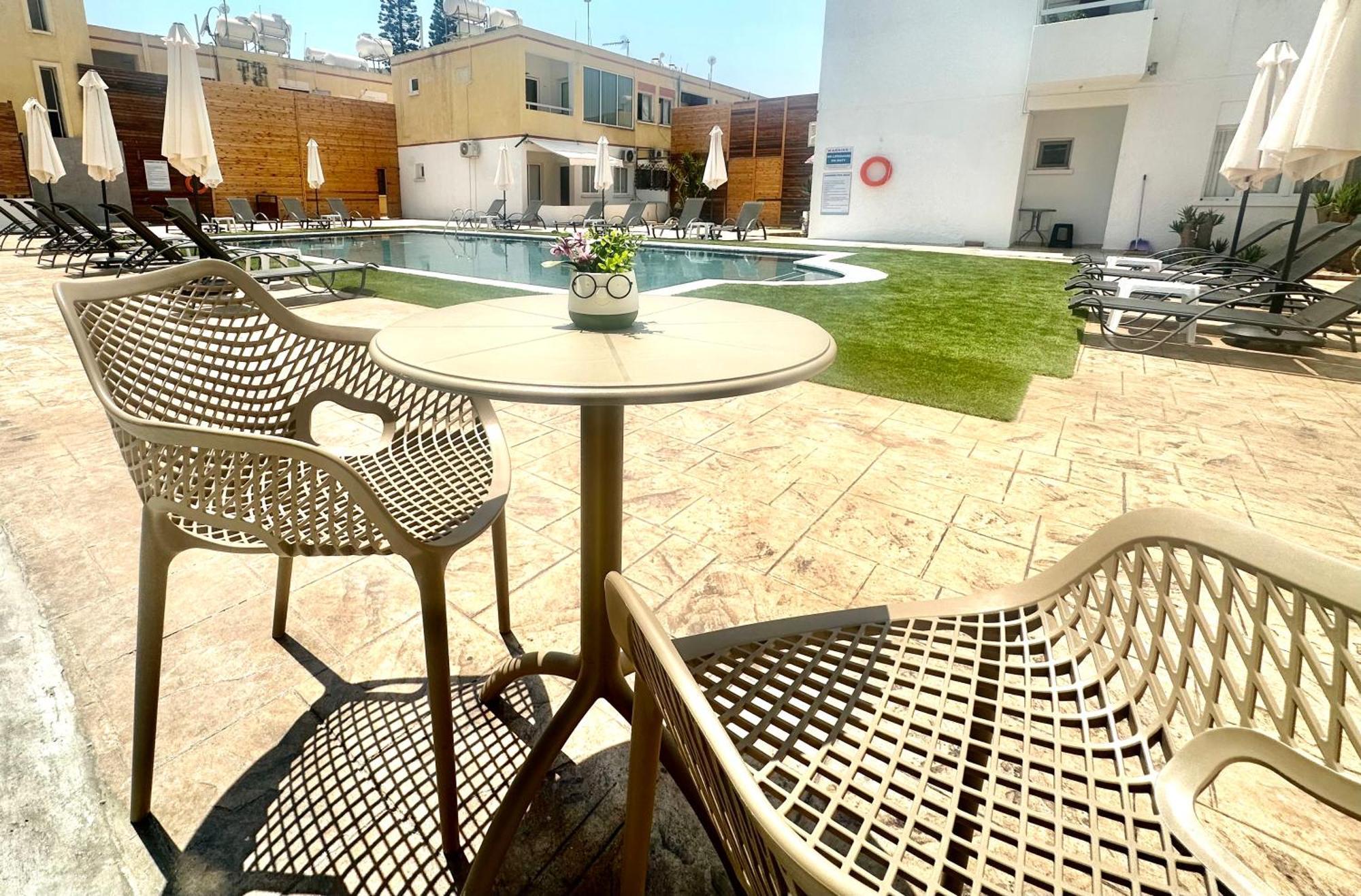 Sun Plaza Suites - Adults Only Ayia Napa Bagian luar foto